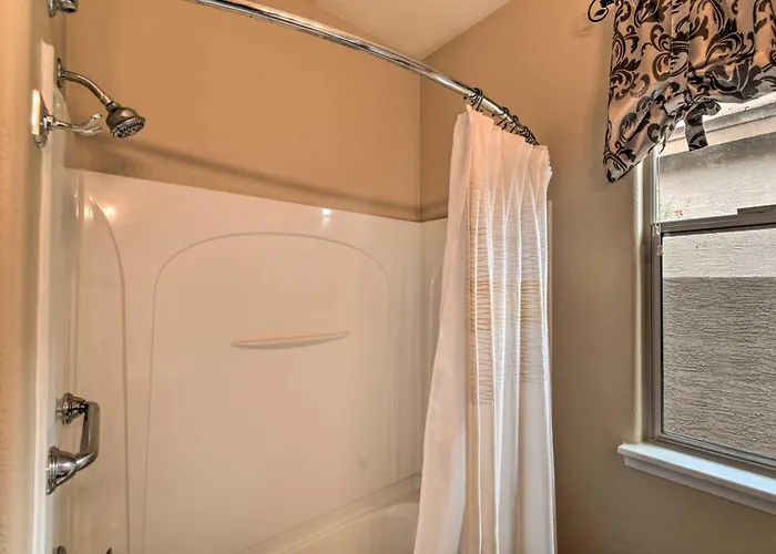 Holiday home Spacious Home: 6 Mi To Wildlife World Zoo Surprise