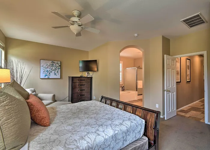 Spacious Home: 6 Mi To Wildlife World Zoo * Surprise