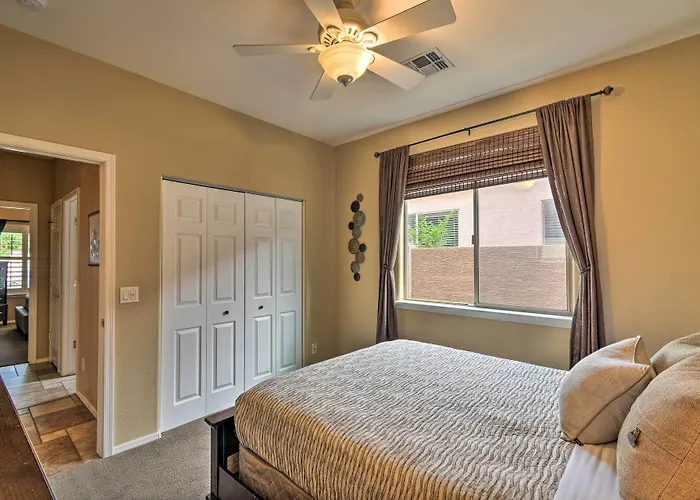 Spacious Home: 6 Mi To Wildlife World Zoo