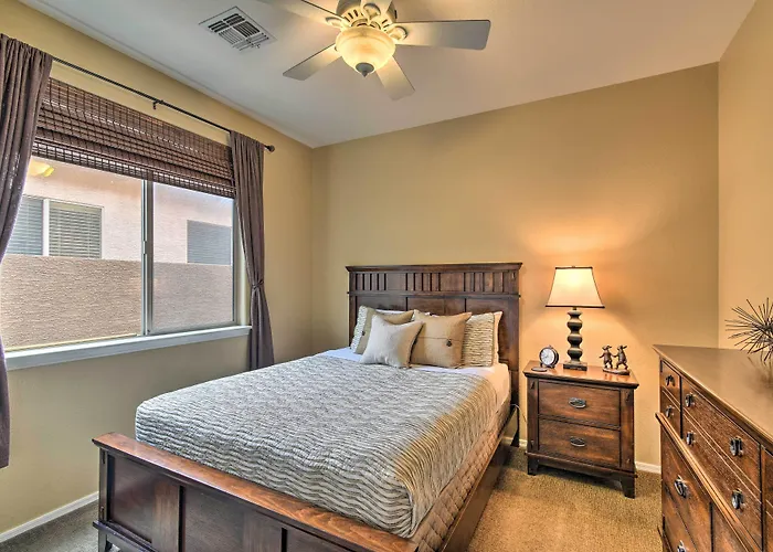 Spacious Home: 6 Mi To Wildlife World Zoo *