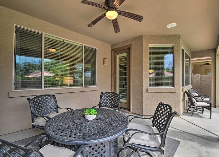 Spacious Home: 6 Mi To Wildlife World Zoo Holiday home *
