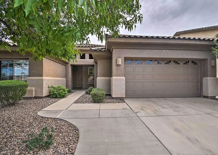 Spacious Home: 6 Mi To Wildlife World Zoo *