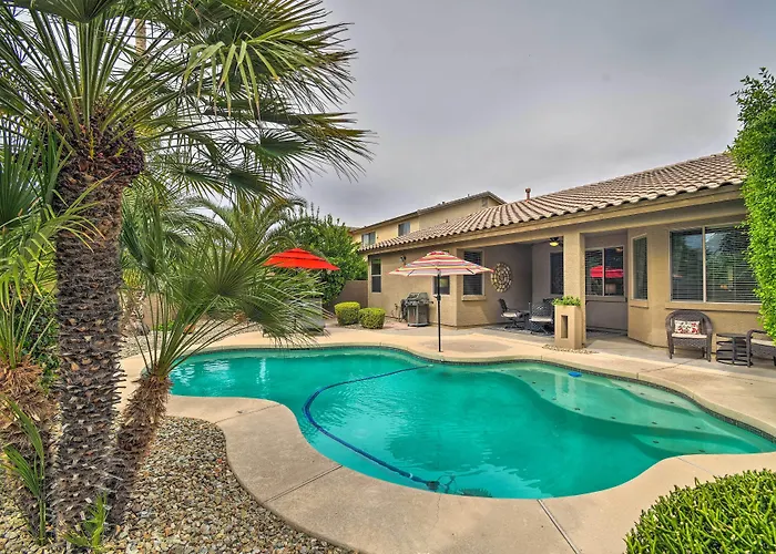 Spacious Home: 6 Mi To Wildlife World Zoo Holiday home *
