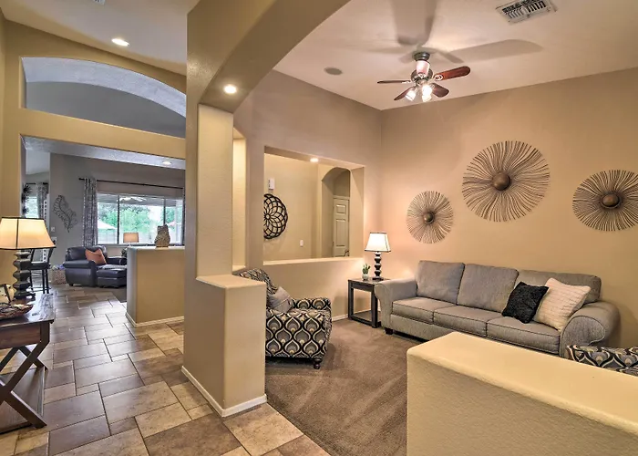 Holiday home Spacious Home: 6 Mi To Wildlife World Zoo Surprise