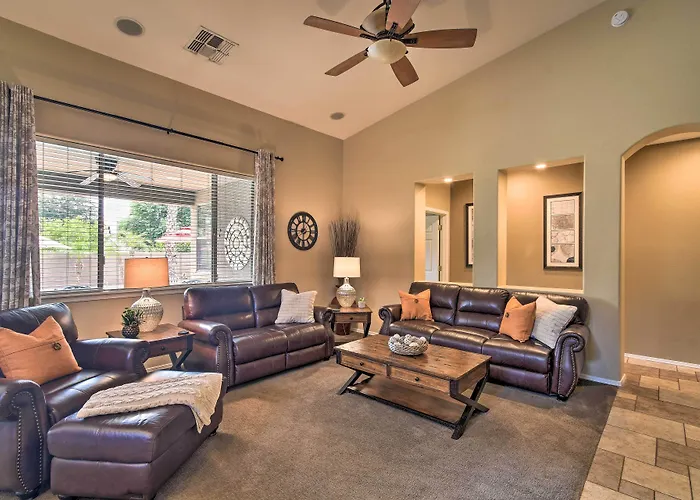 Spacious Home: 6 Mi To Wildlife World Zoo Holiday home Surprise